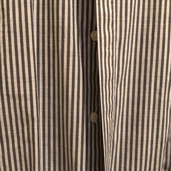 Like new Asian collar Vince shirt - Picture 3 of 5